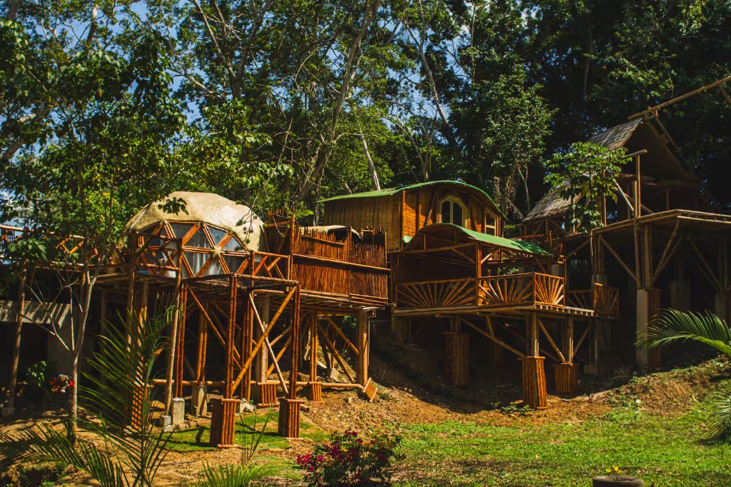Cabañas, domos y glamping en bambú — Villa Martha