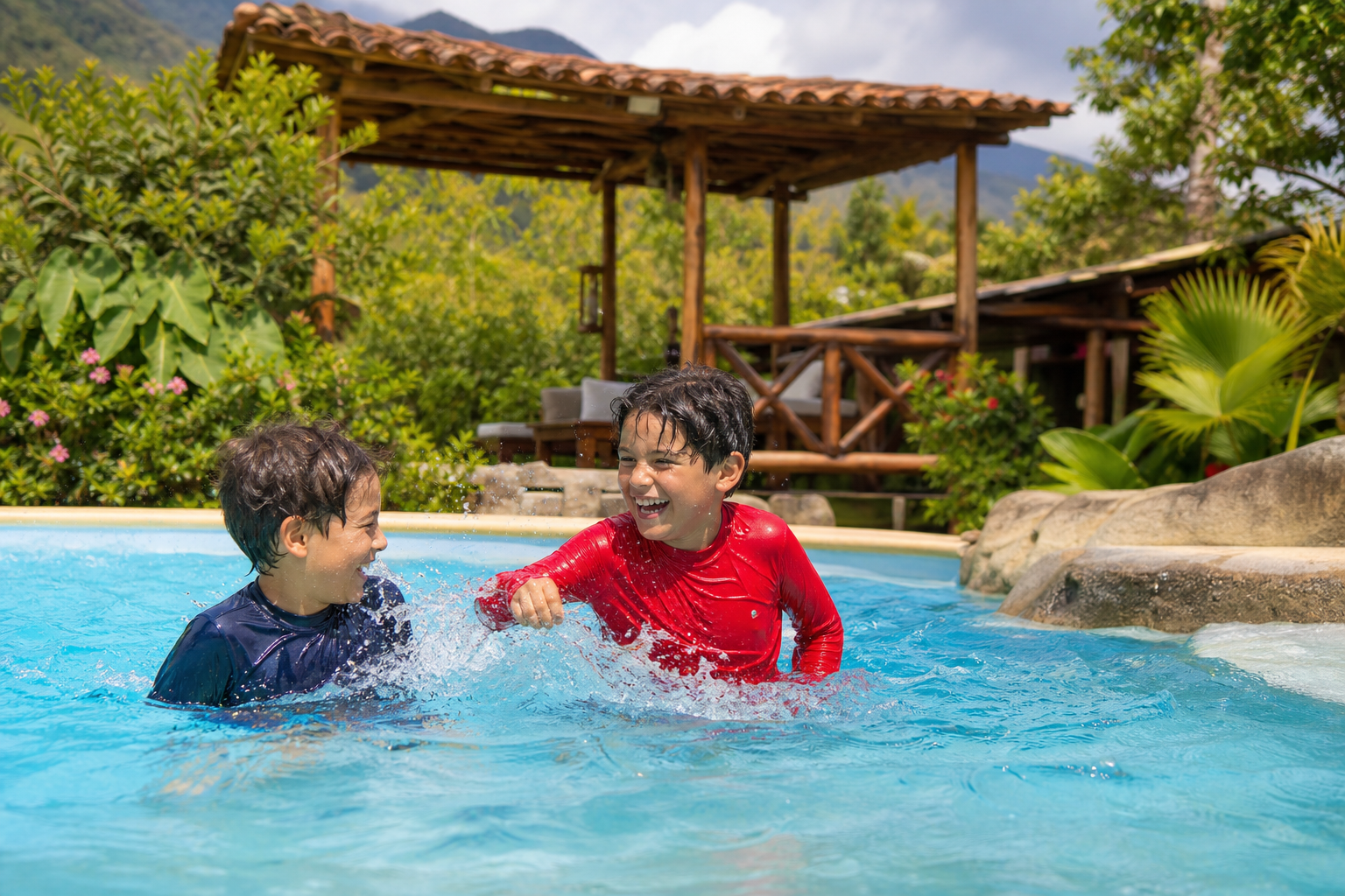 Niños en la piscina de Villa Martha